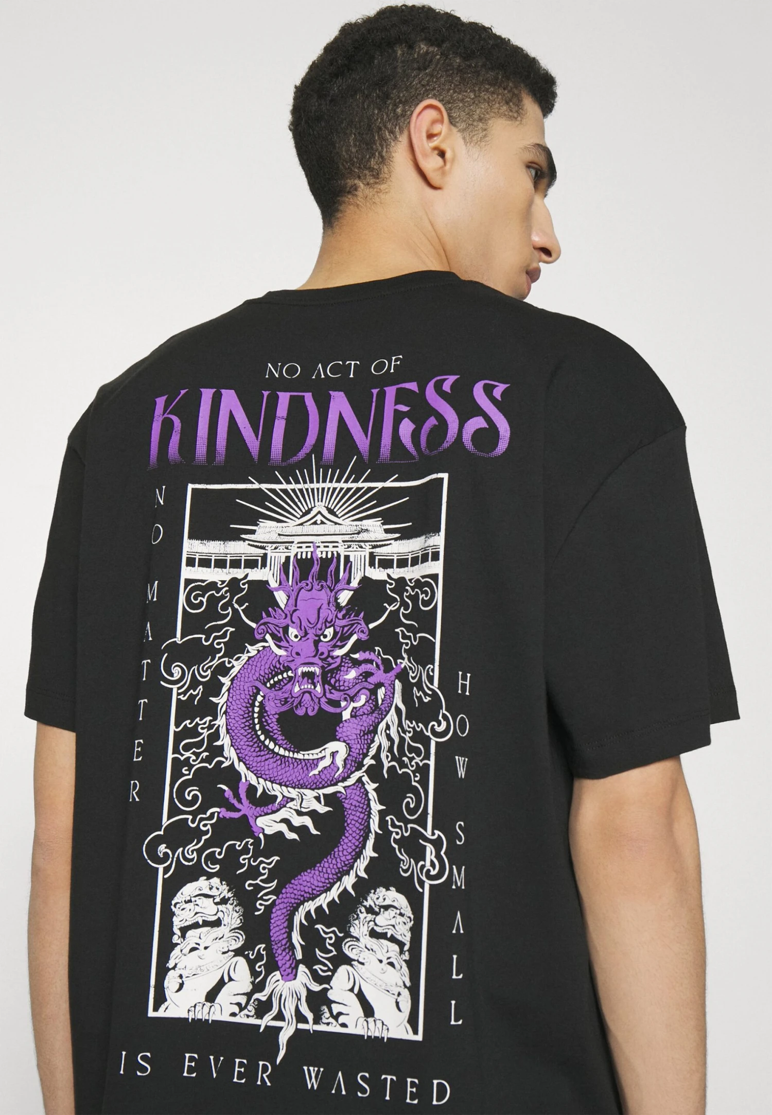 YOURTURN Dragon Graphic TeeUnisex - T-Shirt Print - Black - Afbeelding 4